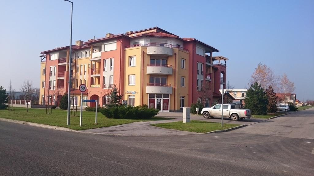 Reka Apartman Buk Room photo